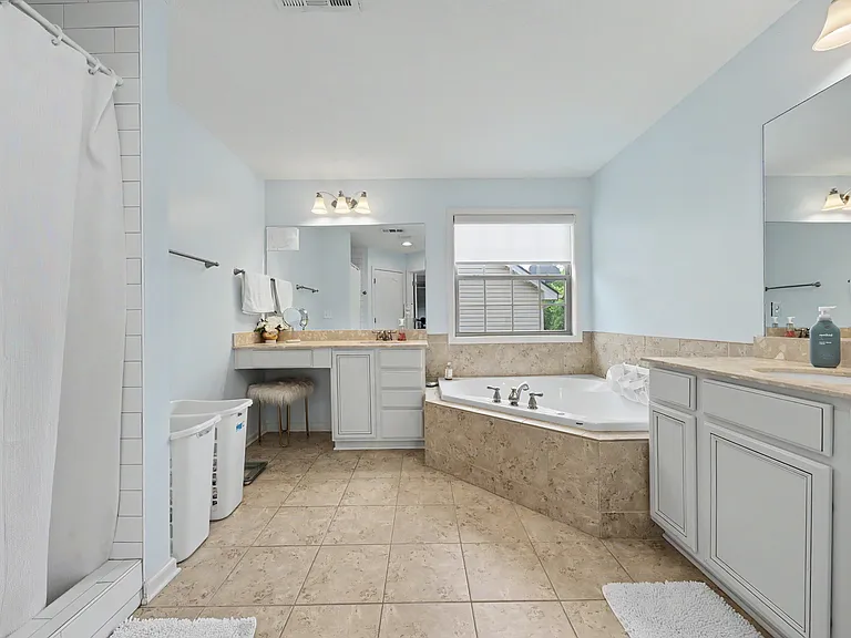 1147 Looking Glass Ln — Photo 15