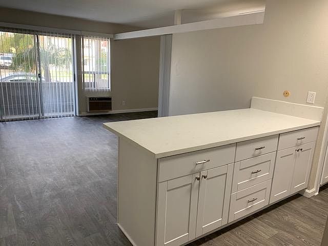 1st image of 427 W 4th Ave Unit I