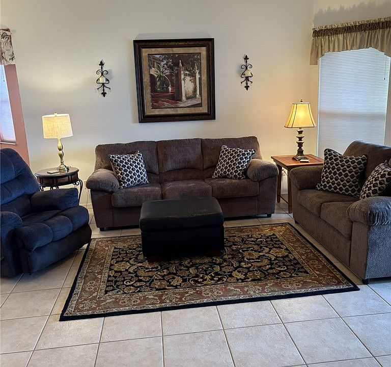 1st image of 916 W Skyview Crossing Dr