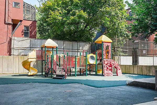 Rented by Living New York | media 21