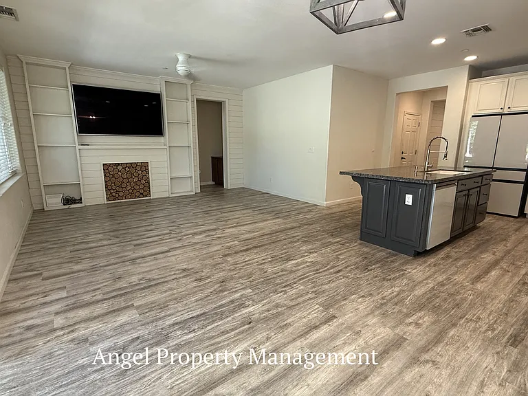 128 Dowd Ct — Photo 17