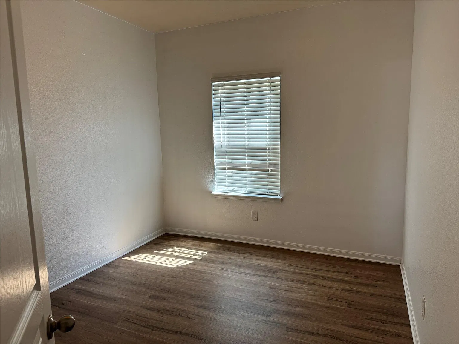 4 bed, 2.0 bath, 1597 sqft, $2,200 — Photo 4