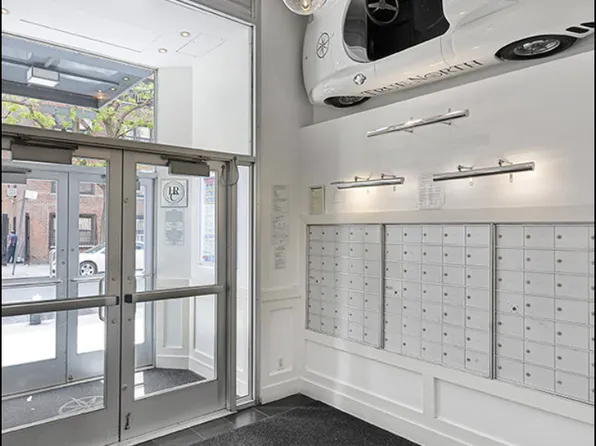 43 West 16th Street image 13 of 14