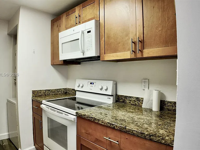 2138 SW 6th St #101 — Photo 6