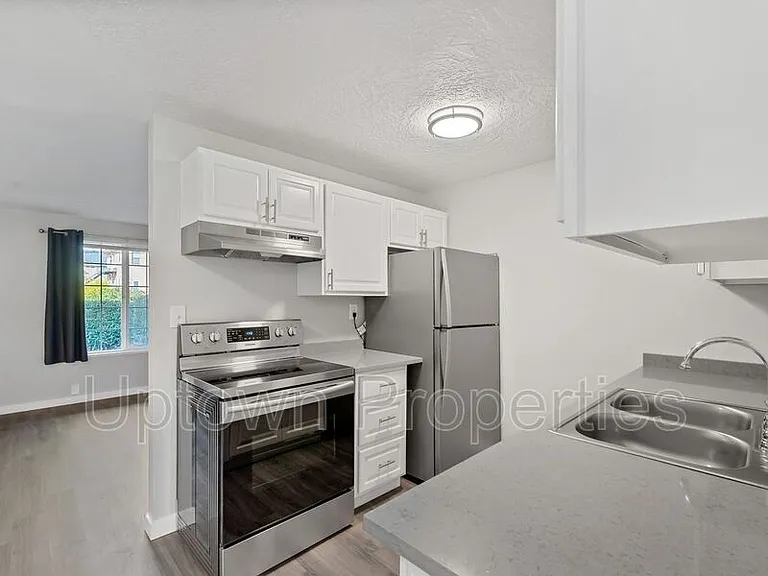 6834 N Richmond Ave — Photo 2