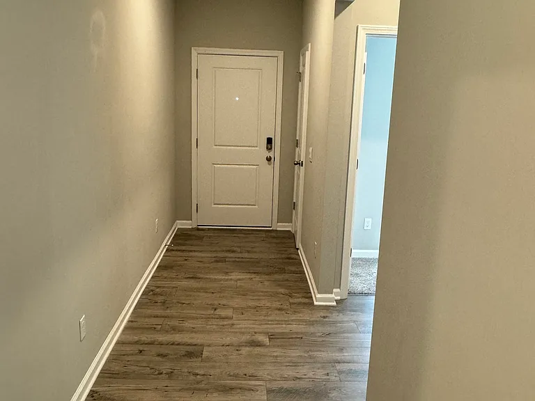 855 Downey Ln — Photo 2