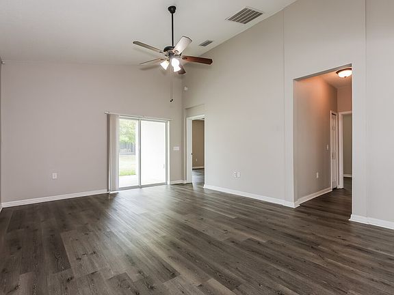 3rd image of 6870 Glenbrook Dr