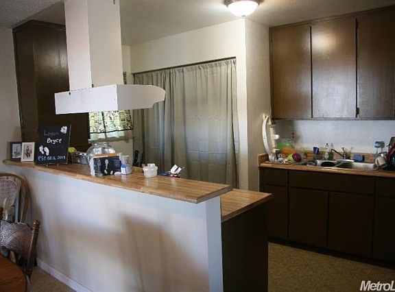 3rd image of 537 Merelson Ct