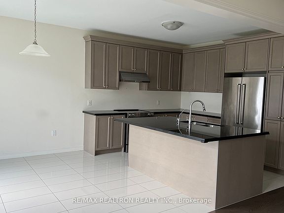 2nd image of 15 Forest Edge Cres