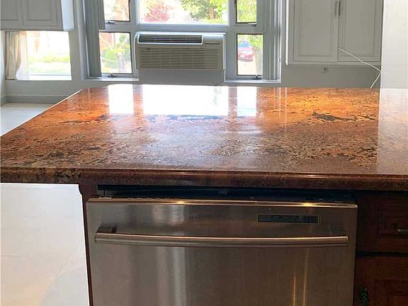 5th image of 205 Mineola Blvd #501