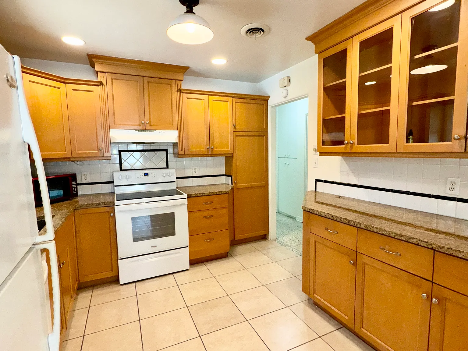 3 bed, 1200 sqft, $1,950 — Photo 4
