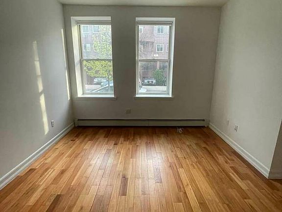 2nd image of 411 17th St APT 1B