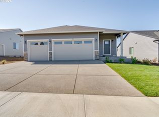 545 E 3rd St, Yamhill, OR