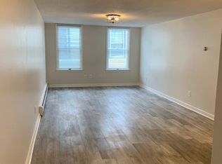 14 Steamboat Wharf APT 11, Mystic, CT 06355