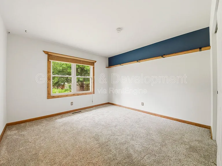 938 Canterbury Dr — Photo 12
