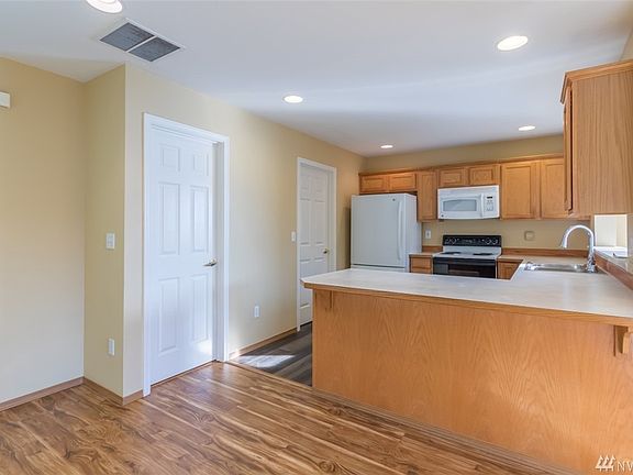 3rd image of 993 NW Poppy Ct