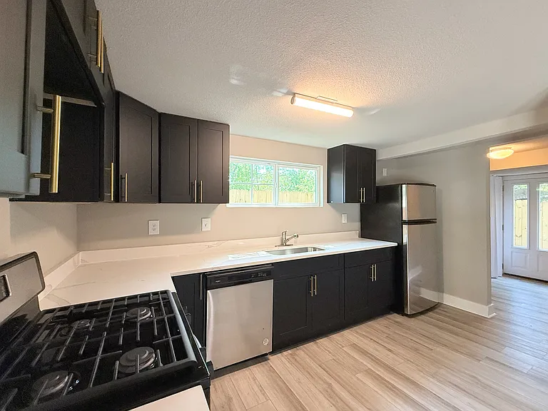 312 Avondale Ave — Photo 17