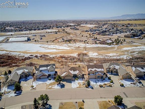 3rd image of 9785 Kings Canyon Dr