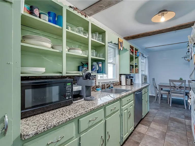 325 Paddock St — Photo 25