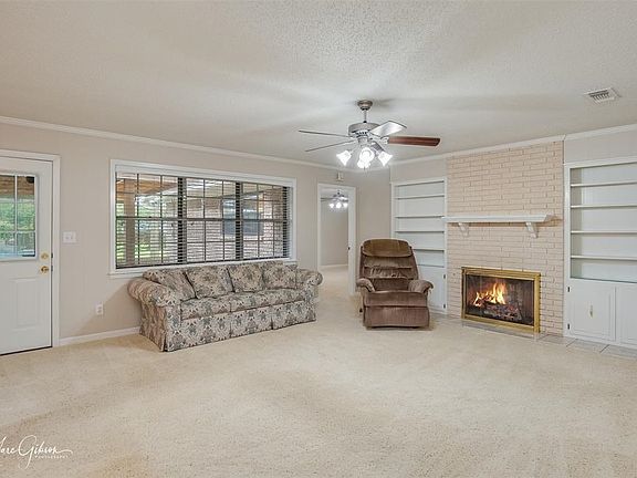 5th image of 923 Japonica Ln