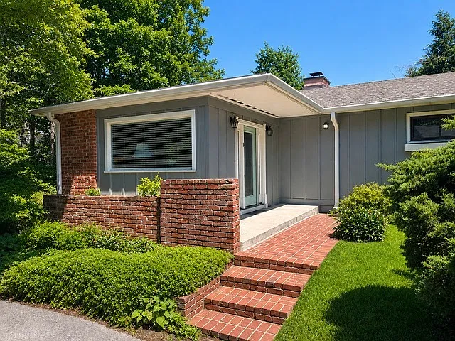 315 Sunset Cir