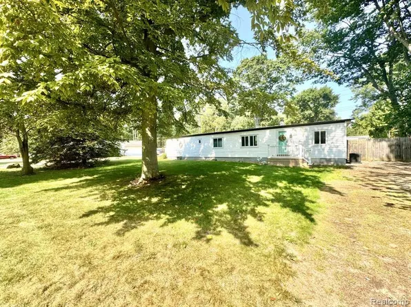 3840 Beech St, Fort Gratiot, MI 48059