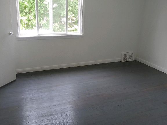 4th image of 9144 Mettetal St #28