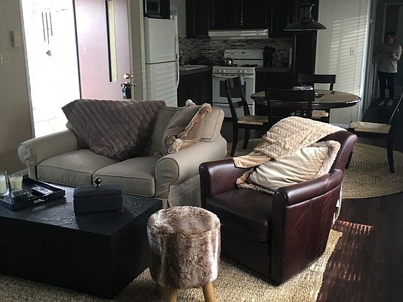 4th image of 139 Lakeside St