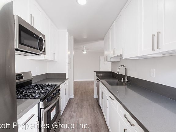 5th image of 463 S Rexford Dr APT 204