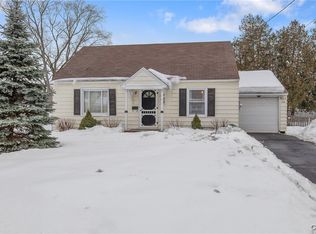 207 Hyland Dr, North Syracuse, NY 13212