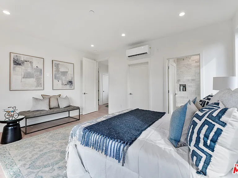 3930 Minerva Ave — Photo 12
