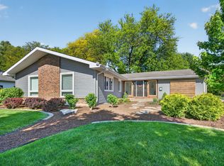 223 Willow Ln, Geneva, IL 60134