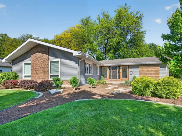 223 Willow Ln, Geneva, IL 60134