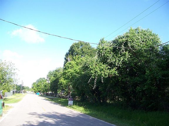 2nd image of 2902 Washington Dr