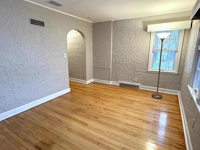 717 8th Ave N #4 — Photo 4