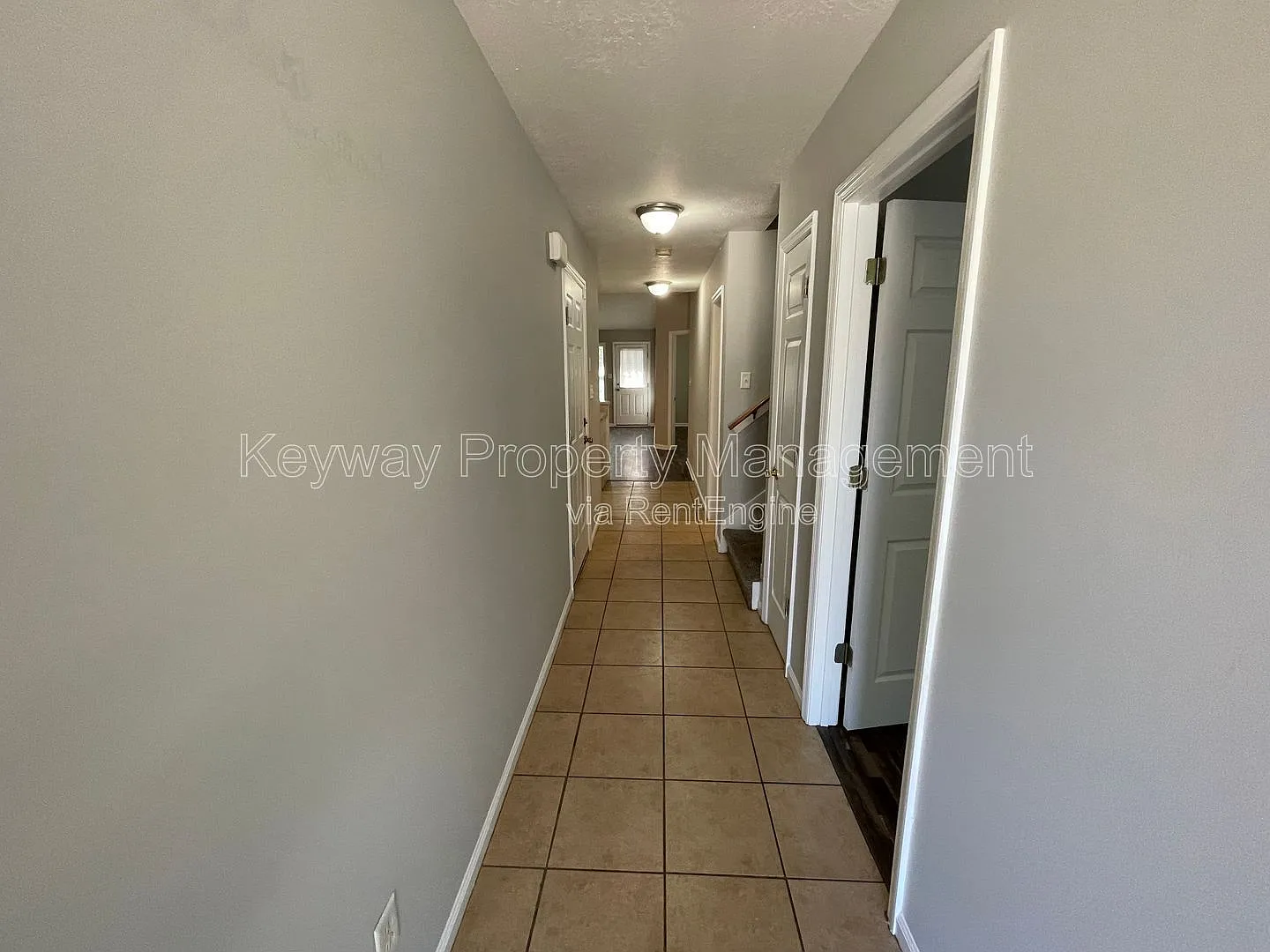 3 bed, 2.0 bath, 1300 sqft, $1,385 — Photo 2