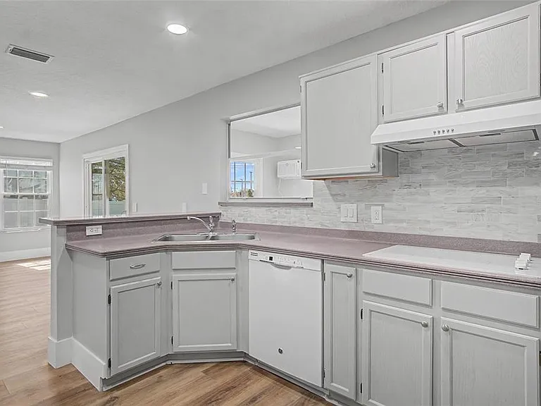11462 Commercial St — Photo 15