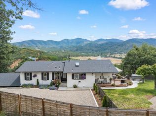 2304 Carpenter Hill Rd, Medford, OR 97501