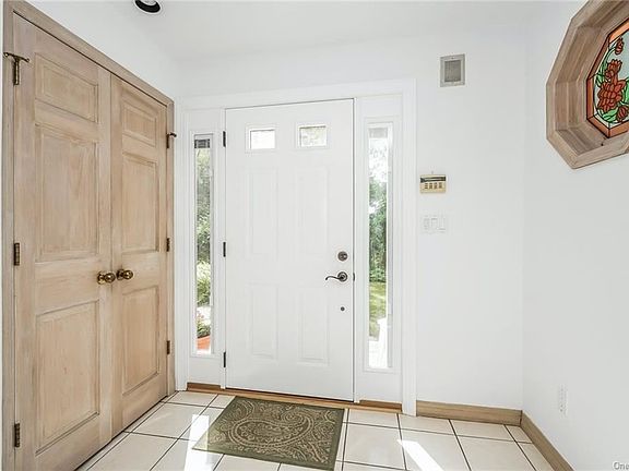 4th image of 44 Paret Ln