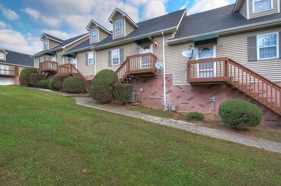 4th image of 703 Cambridgeshire Ct