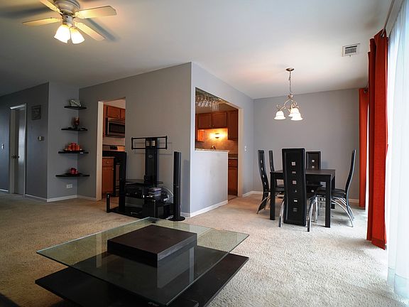 2nd image of 290 Middlebury Ct