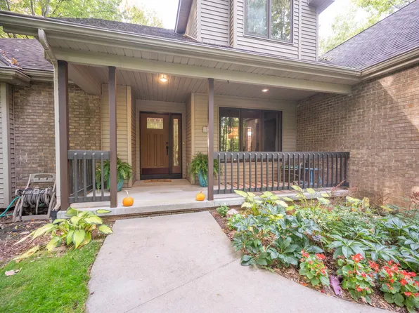2842 N Cedaridge Dr, Midland, MI 48642