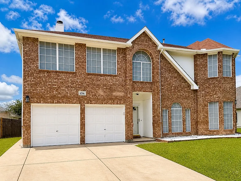 5709 Parkwood Trl — Photo 1
