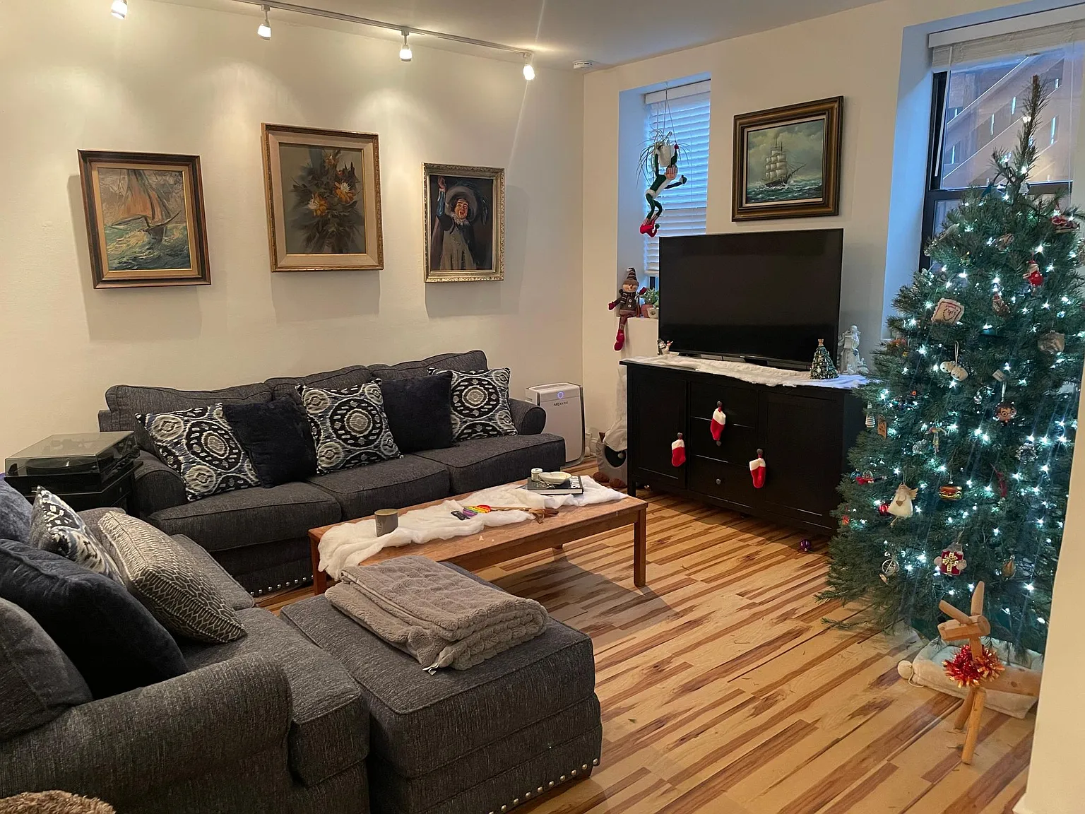 2 bed, 900 sqft, $1,800 — Photo 1