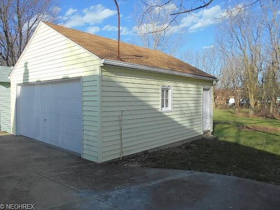 3rd image of 4985 Toledo Ave