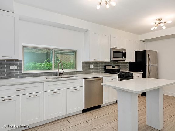 3rd image of 2105 W Huron St #G