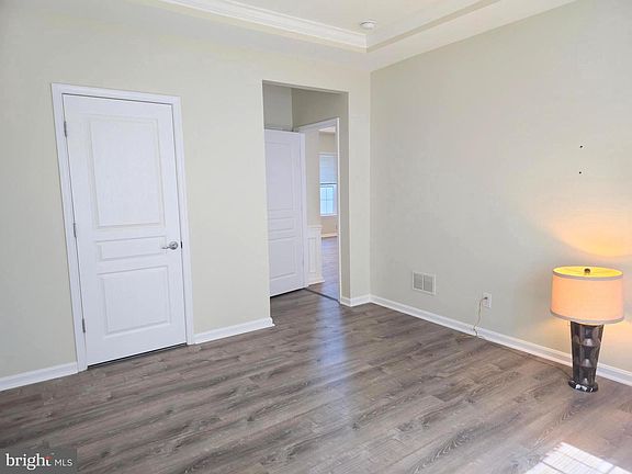 5th image of 32 Milford Cir
