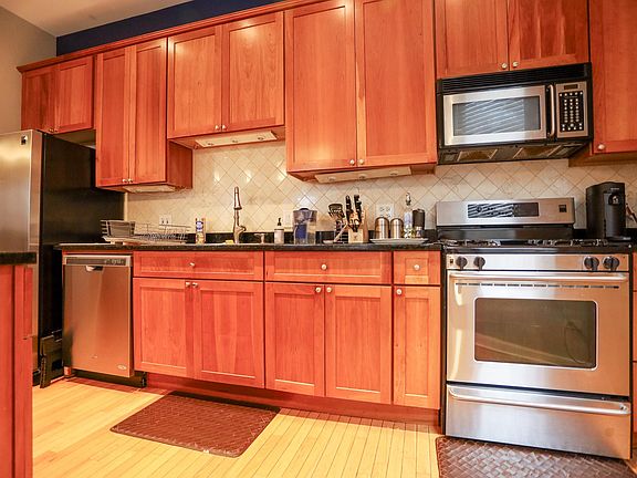 2nd image of 4354 N Kenmore Ave APT 3N