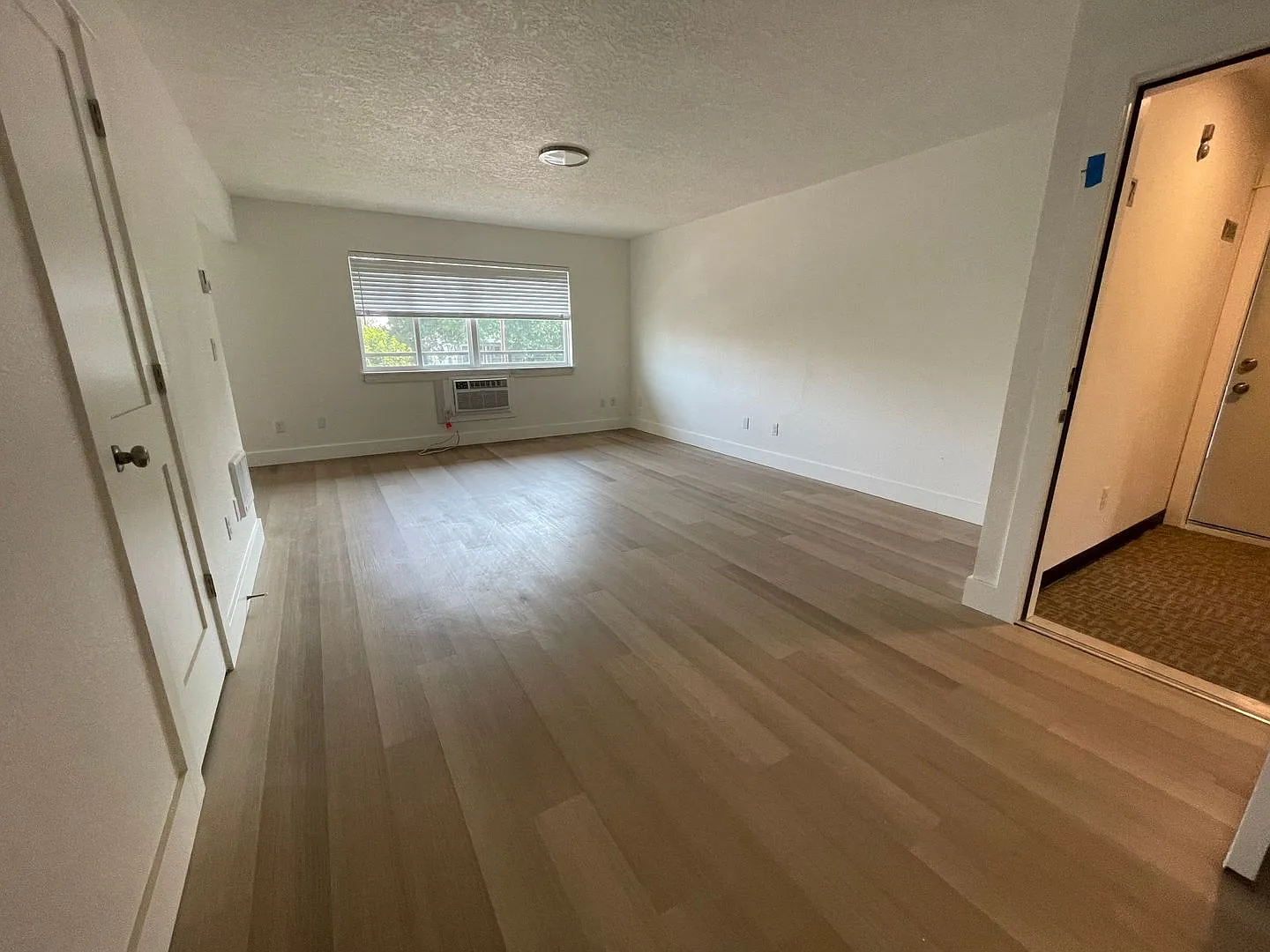 The Courtcrest Apartments — Photo 3