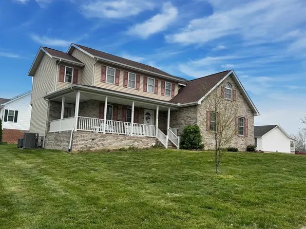 215 Woody Oak Dr, Milton, WV 25541